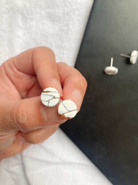 HOWLITE STUDS